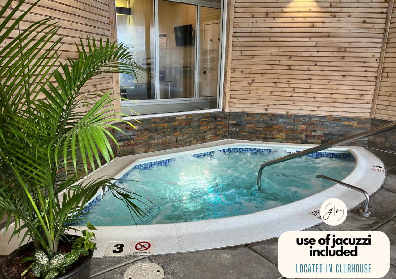 Getaway Villa- 3 Mins To Mohegan- Fully Stocked With Two Full Beds & Fireplace- Jacuzzi, Saltwater Pools, Sauna Norwich Extérieur photo