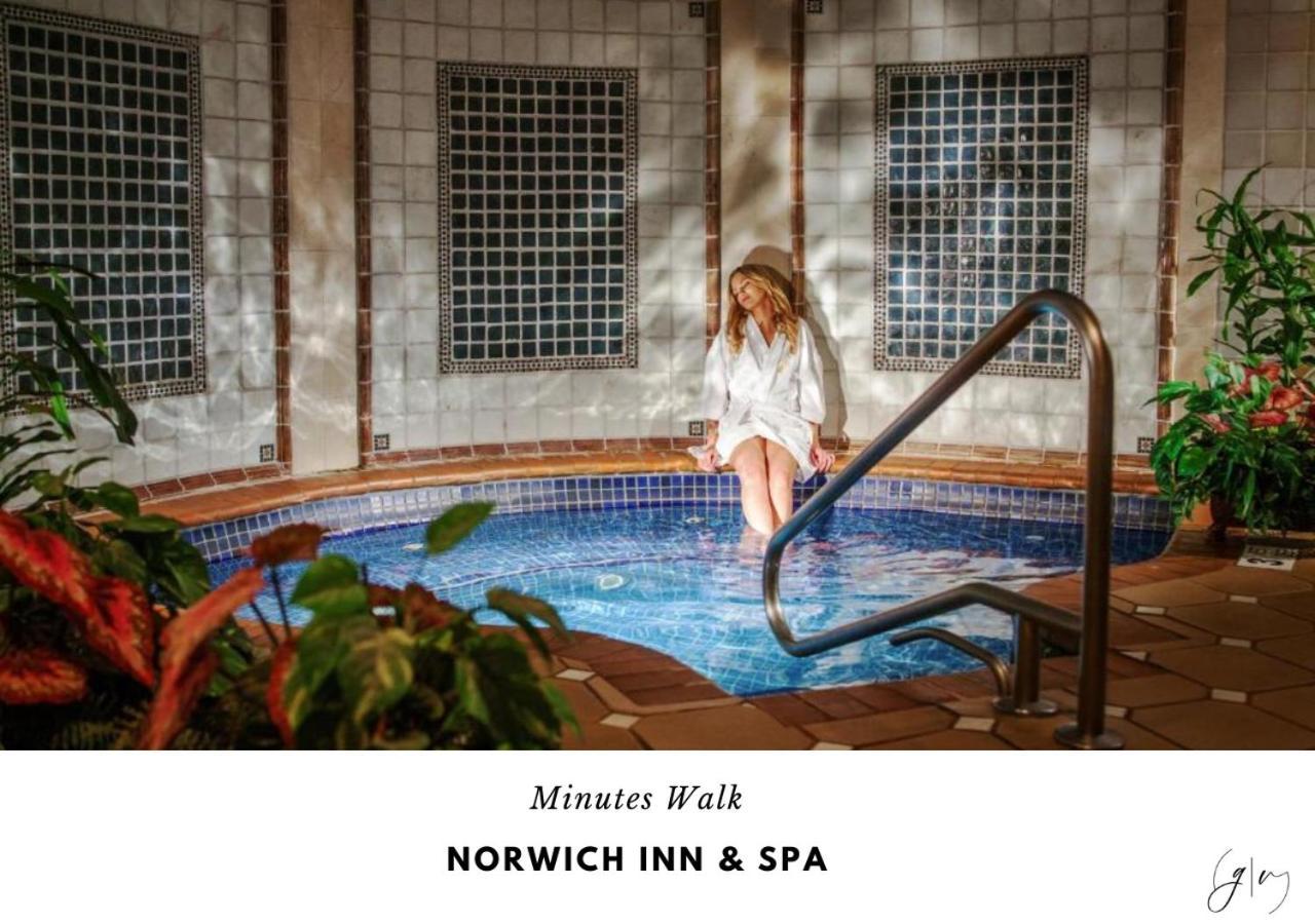 Getaway Villa- 3 Mins To Mohegan- Fully Stocked With Two Full Beds & Fireplace- Jacuzzi, Saltwater Pools, Sauna Norwich Extérieur photo